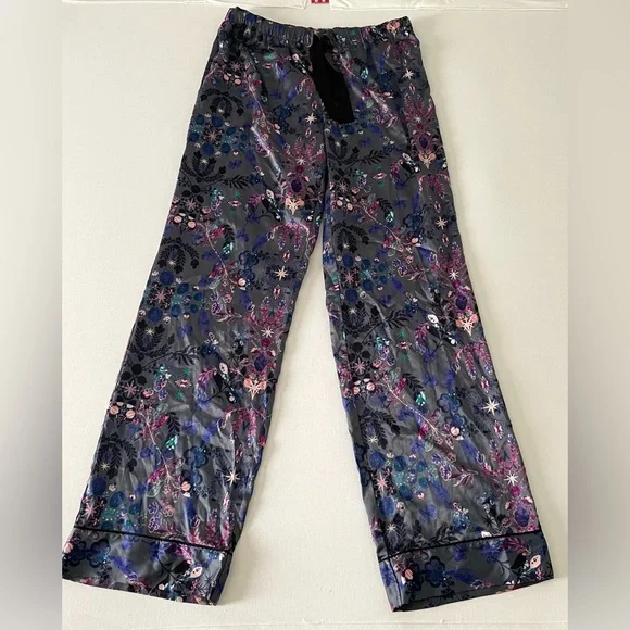 Satin Silky Black Floral Pajama Set by Victoria’s Secret Size Small NWOT - Picture 8 of 9